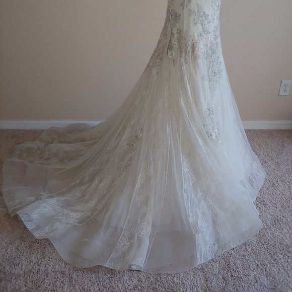 Exquisite Liancarlo New Wedding Dress Style# 6814 - Picture 5 of 5